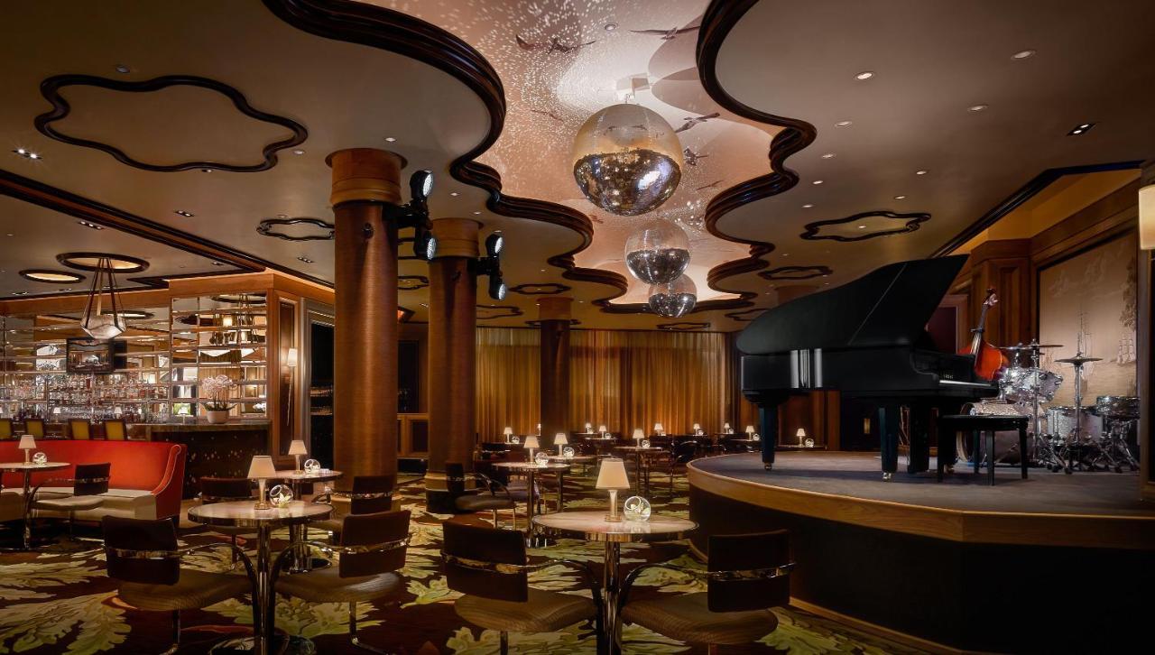 อองคอร์ บอสตัน ฮาร์เบอร์ Hotel เอเวอเรตต์ ภายนอก รูปภาพ The interior of the lounge