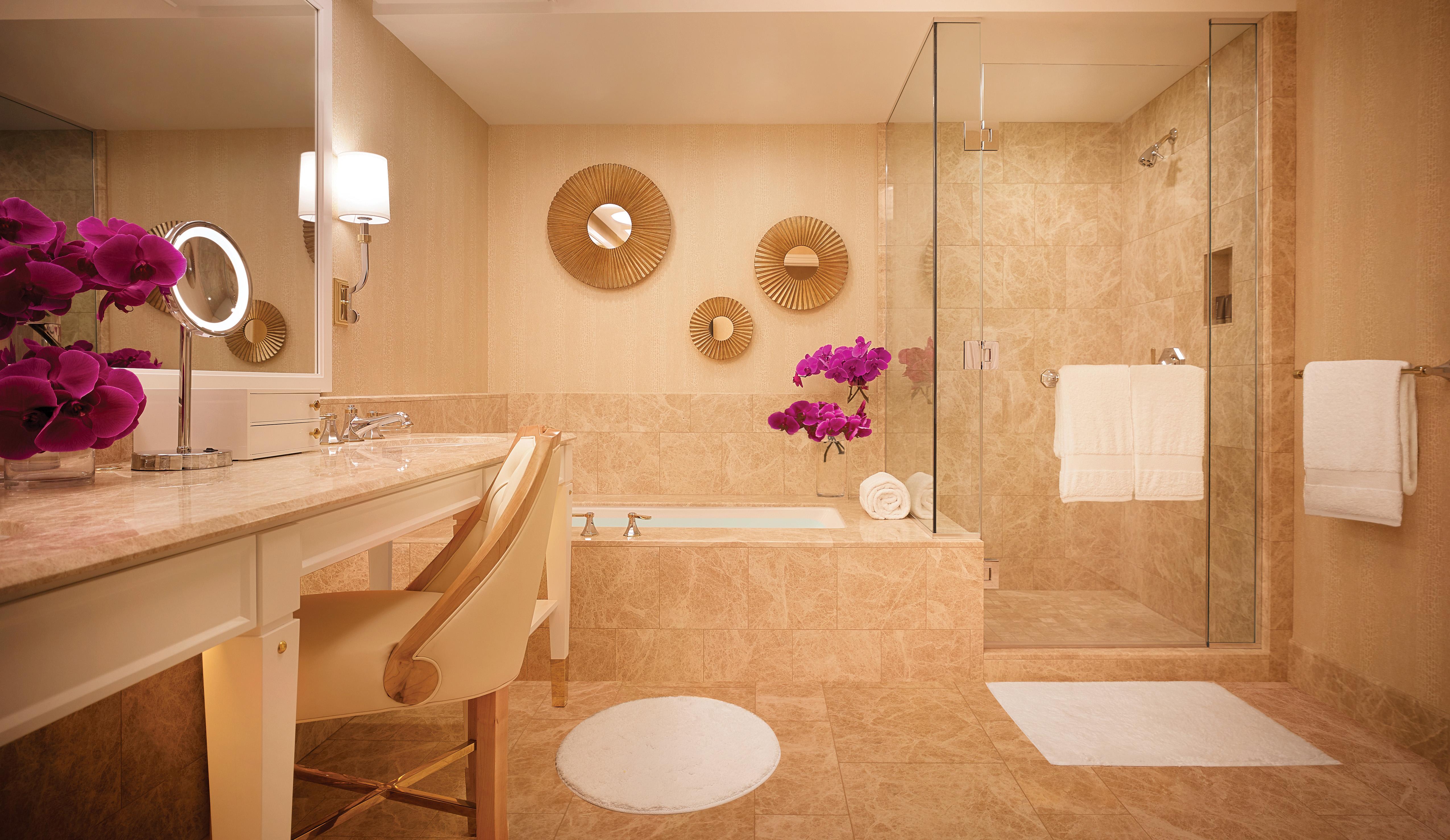 อองคอร์ บอสตัน ฮาร์เบอร์ Hotel เอเวอเรตต์ ภายนอก รูปภาพ A bathroom at Wynn Las Vegas