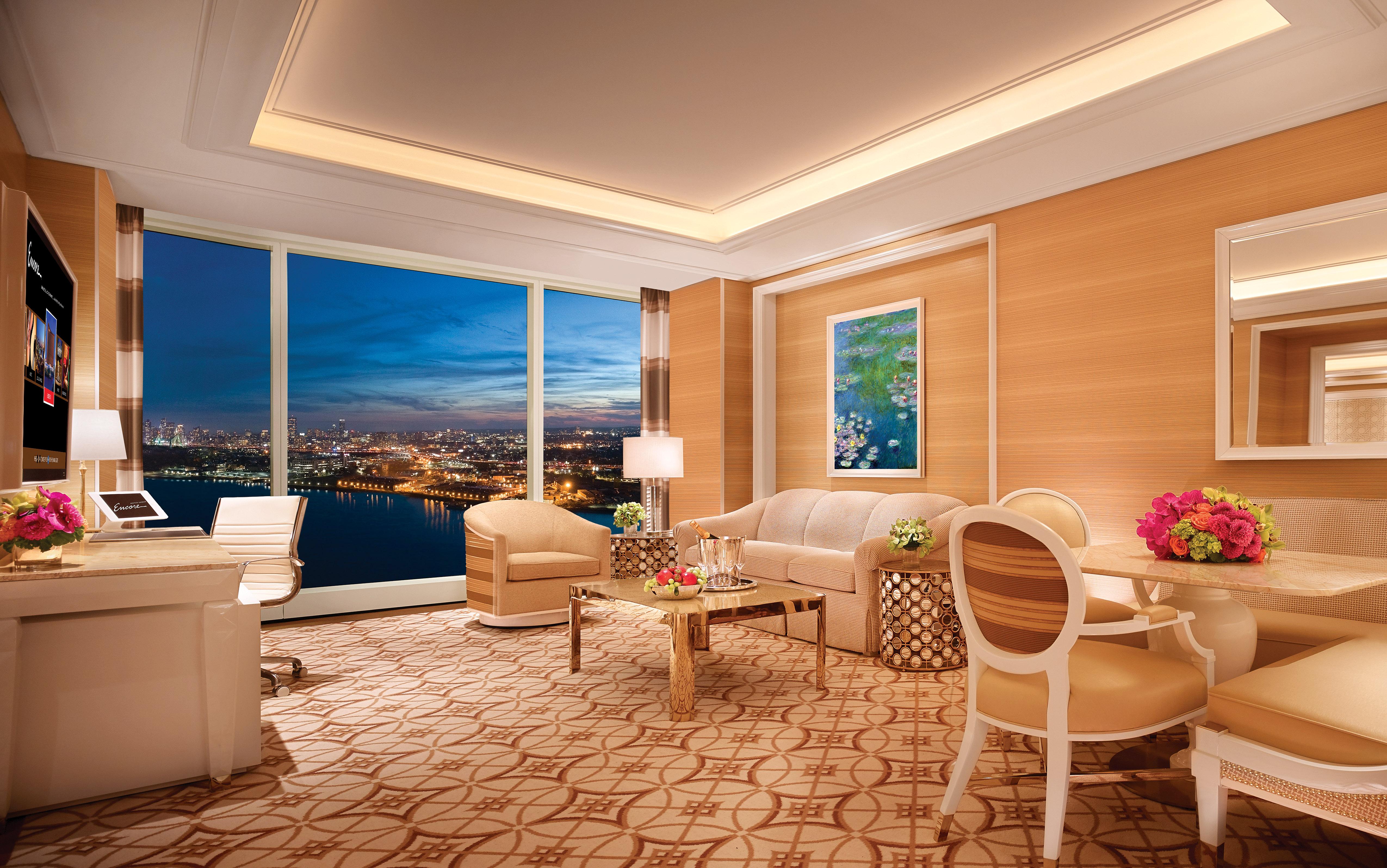 อองคอร์ บอสตัน ฮาร์เบอร์ Hotel เอเวอเรตต์ ภายนอก รูปภาพ The living room of a three-bedroom suite