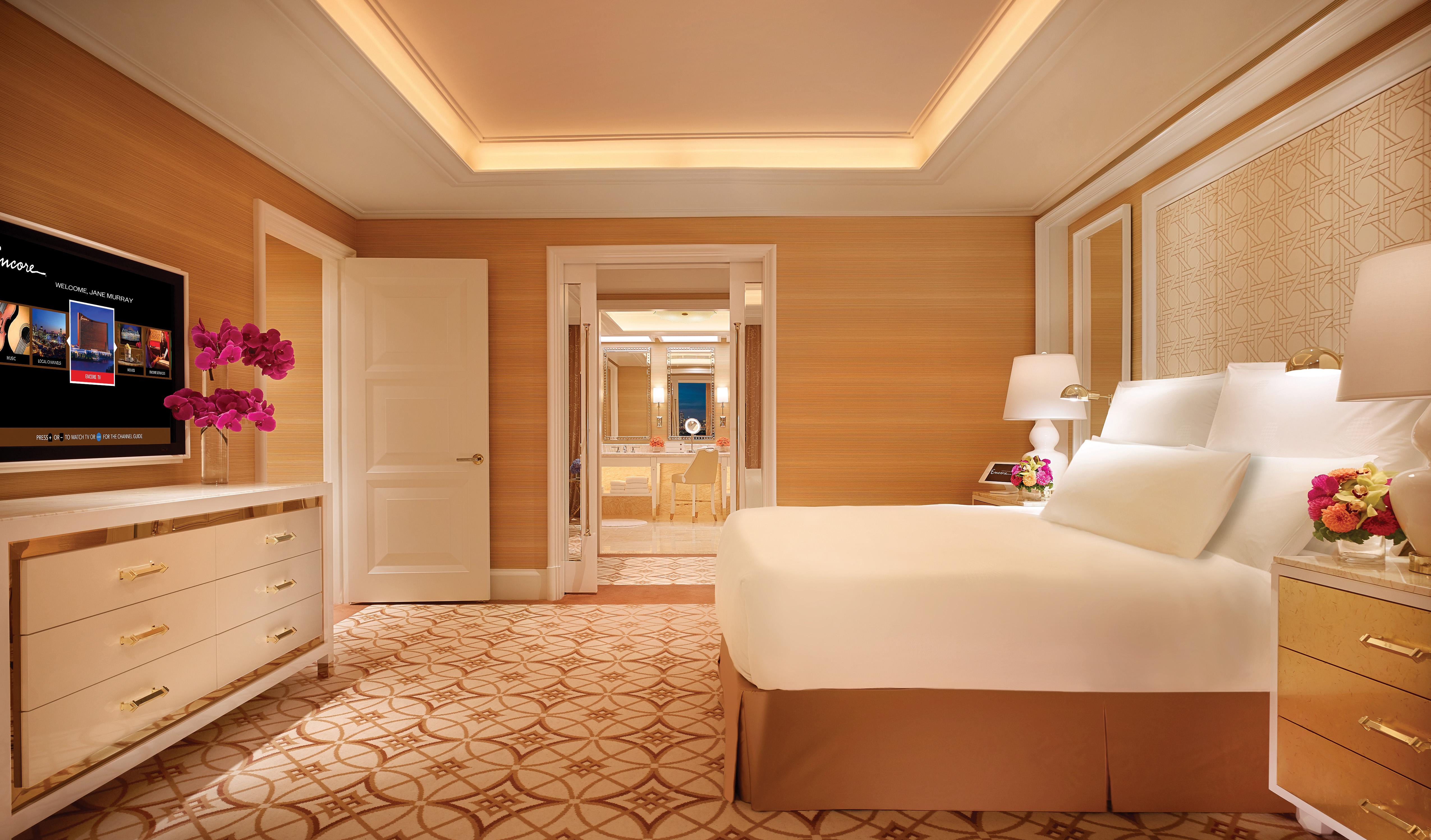 อองคอร์ บอสตัน ฮาร์เบอร์ Hotel เอเวอเรตต์ ภายนอก รูปภาพ A bedroom in the Wynn Tower at Wynn Las Vegas